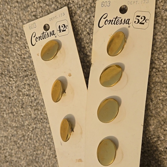 Vintage Contessa Gold Button Set 7 Buttons - Picture 6 of 6